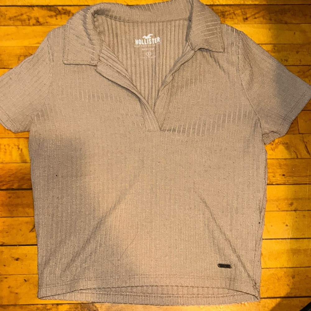 Small Hollister Crop Top. Slim fitting but stretchy!